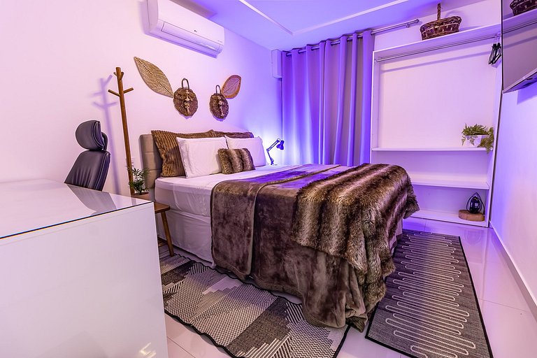 Apartamento com varanda a 30 metros da praia