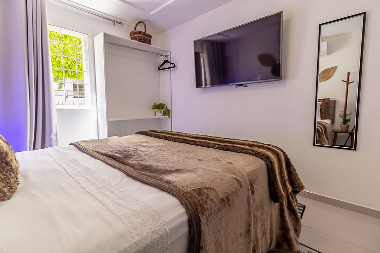 Apartamento com varanda a 30 metros da praia