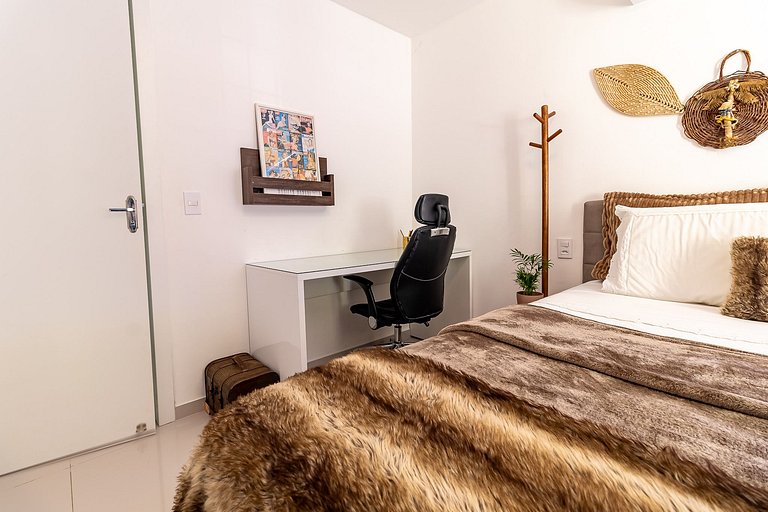 Apartamento com varanda a 30 metros da praia