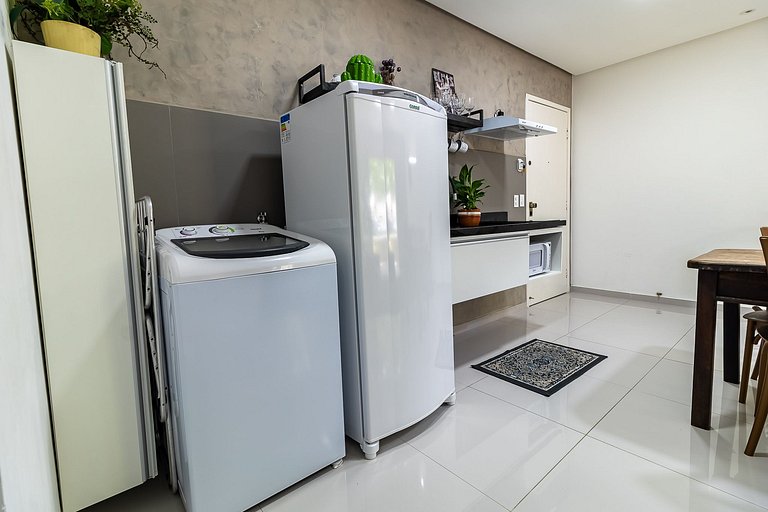 Apartamento com varanda a 30 metros da praia