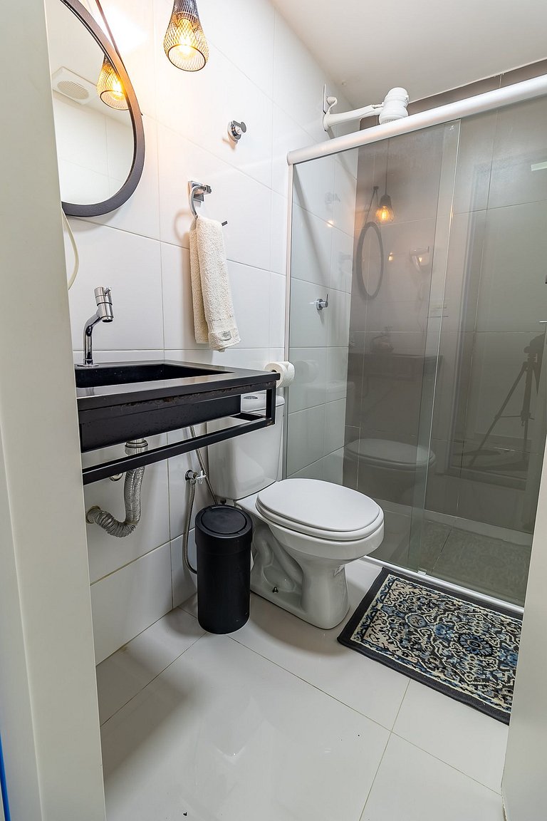 Apartamento com varanda a 30 metros da praia