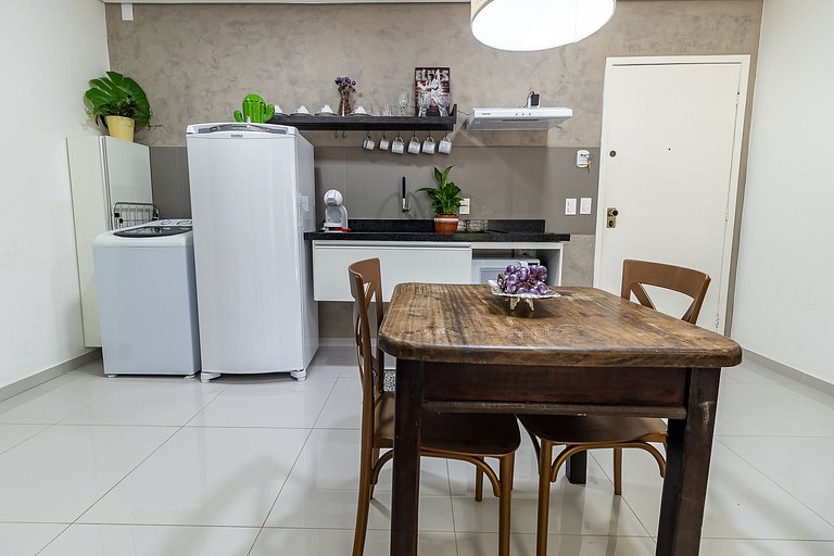 Apartamento com varanda a 30 metros da praia