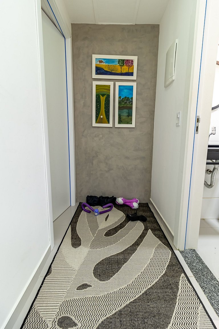 Apartamento com varanda a 30 metros da praia