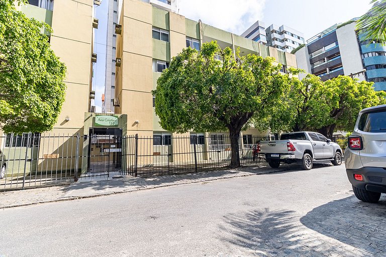 Apartamento com varanda a 30 metros da praia