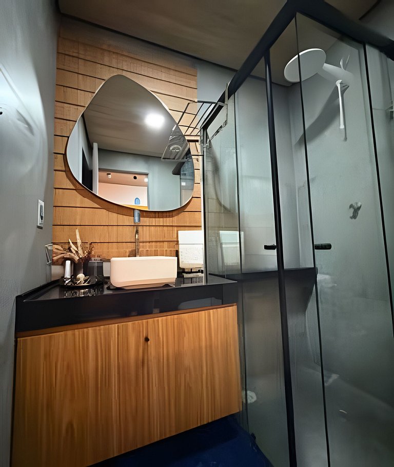 Beira-mar com varanda e recepção 24h- Pajuçara