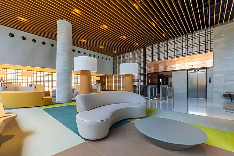 Beira-mar com varanda e recepção 24h- Pajuçara