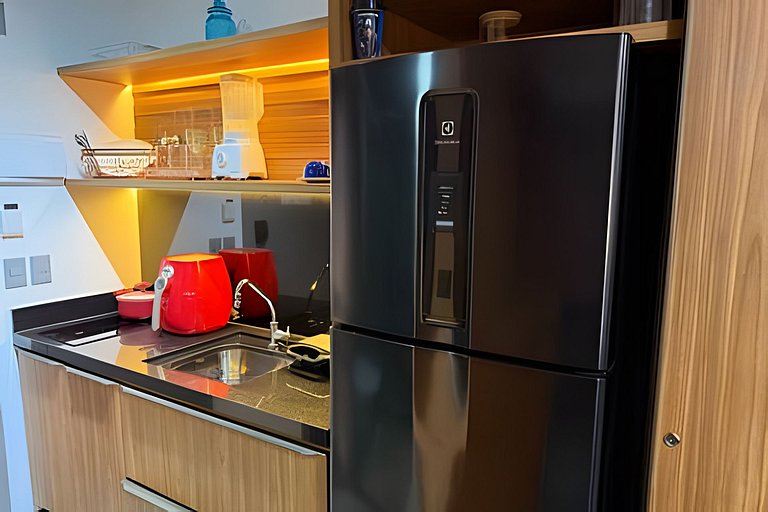 Beira-mar com varanda e recepção 24h- Pajuçara