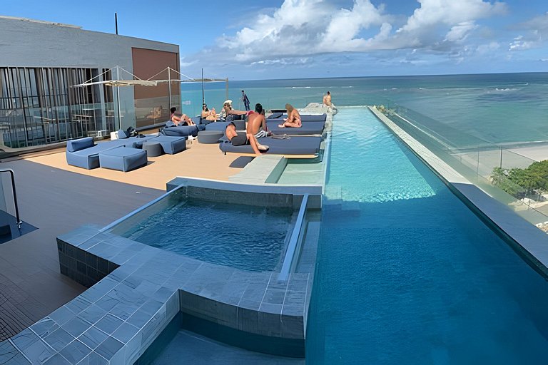 Beira-mar com varanda e recepção 24h- Pajuçara