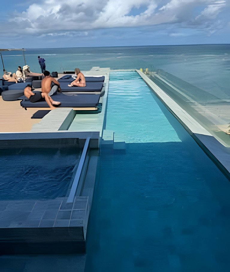 Beira-mar com varanda e recepção 24h- Pajuçara