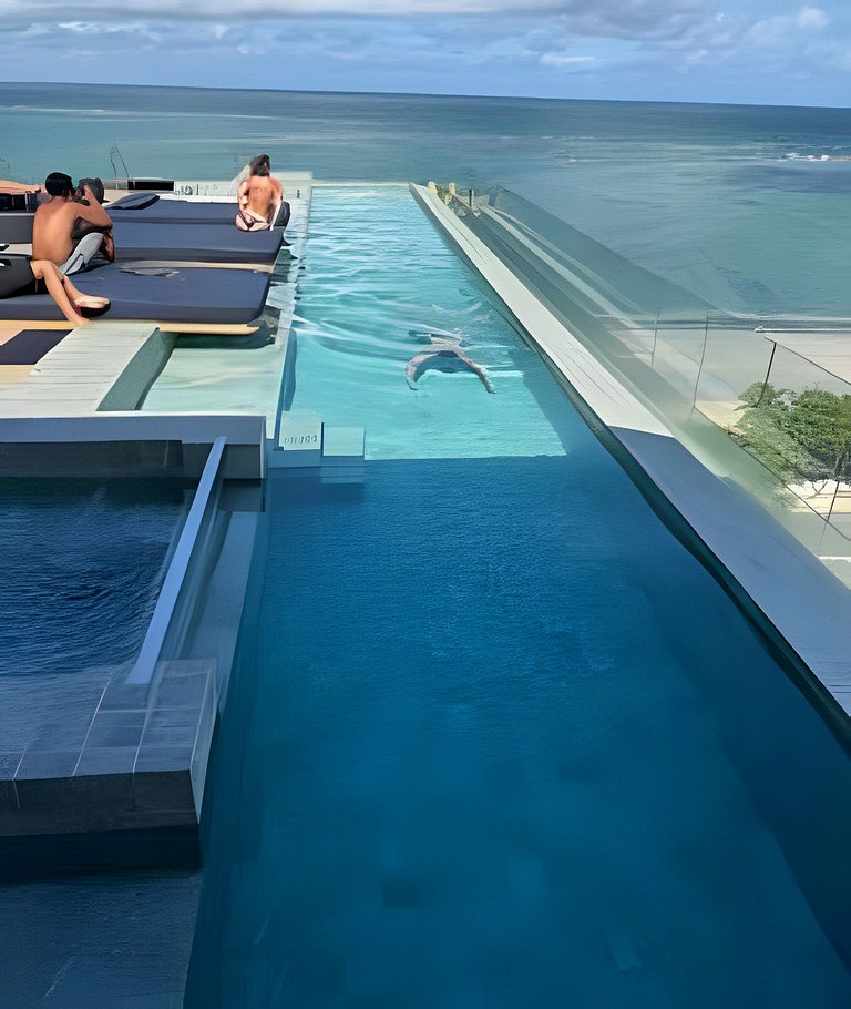 Beira-mar com varanda e recepção 24h- Pajuçara