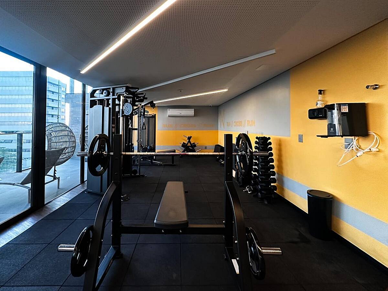 Beira-mar com varanda e recepção 24h- Pajuçara