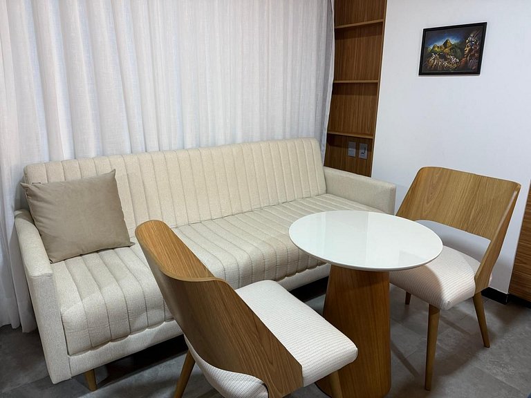 Beira-mar com varanda e recepção 24h- Pajuçara