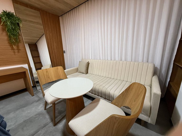 Beira-mar com varanda e recepção 24h- Pajuçara